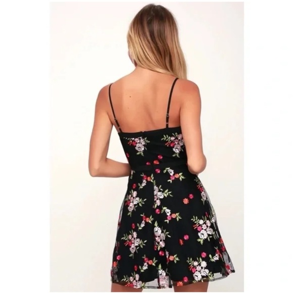 NWT Lulus Black Floral Embroidered Mesh Mini Dress 💘🌹 Size Small 💕✨ - Picture 4 of 12